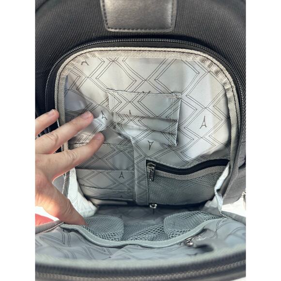 Travelpro Crew 9 Business Laptop Tablet Backpack 4 Compartment w/ Pockets 17.5” - Picture 10 of 16